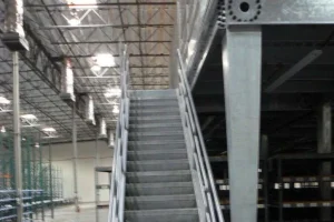 Mezzanine warehouse racking solutions 725x483 1