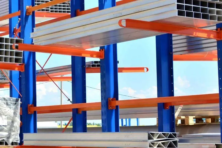 Structural Cantilever Racking Systems 725x483 1